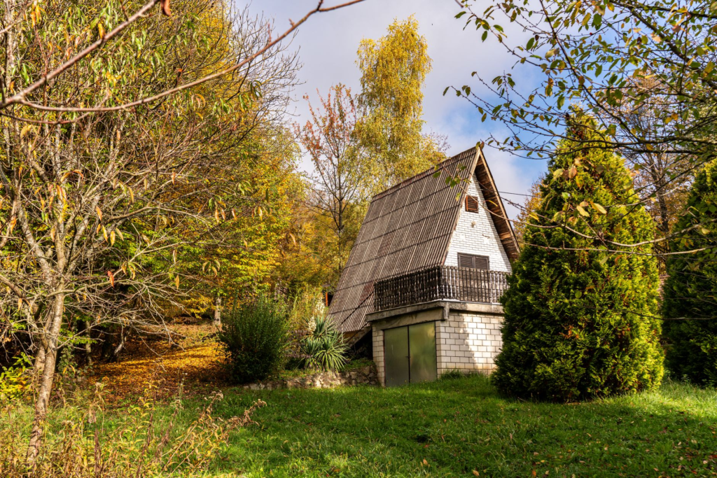 Detached backyard ADU cottage similar to accessory dwelling units built in Maryland